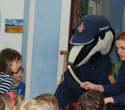 Policjantka w przedszkolu 01